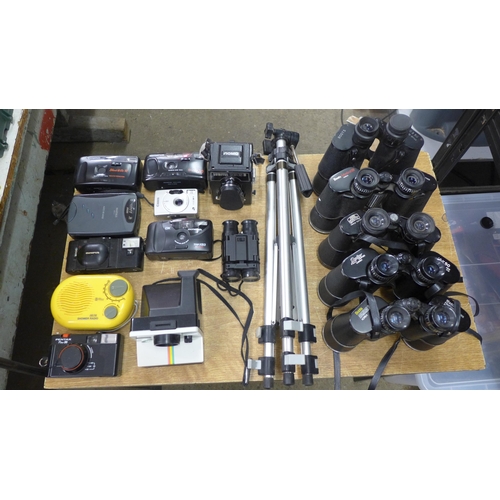 2110 - Six pairs of binoculars and a collection of 35mm cameras