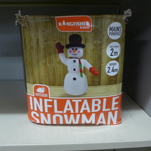 2279 - An inflatable snowman