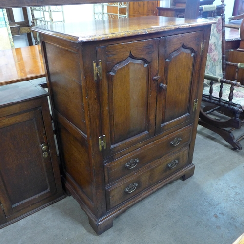 210 - A Titchmarsh & Goodwin style Ipswich oak TV cabinet