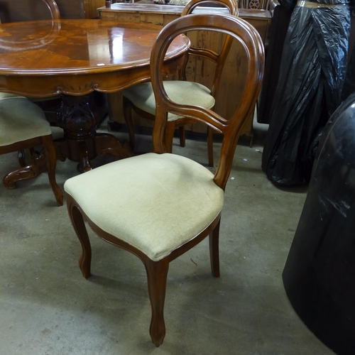 222 - An Italian Sorrento ware circular inlaid walnut pedestal dining table and four chairs