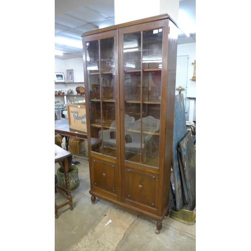 224 - An early 20th Century oak two door bookcase