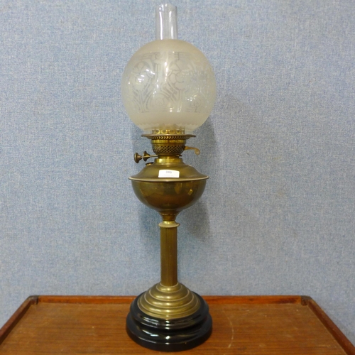 346 - An early 20th Century brass oil lamp