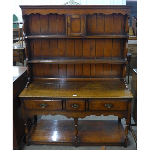 80 - A Titchmarsh & Goodwin style Ipswich oak dresser