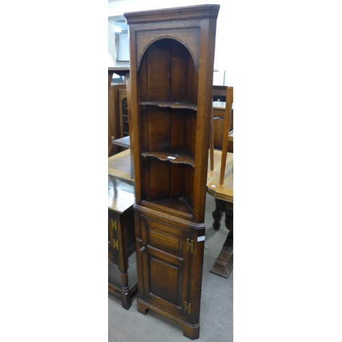 85 - A Titchmarsh & Goodwin style Ipswich oak freestanding corner cabinet