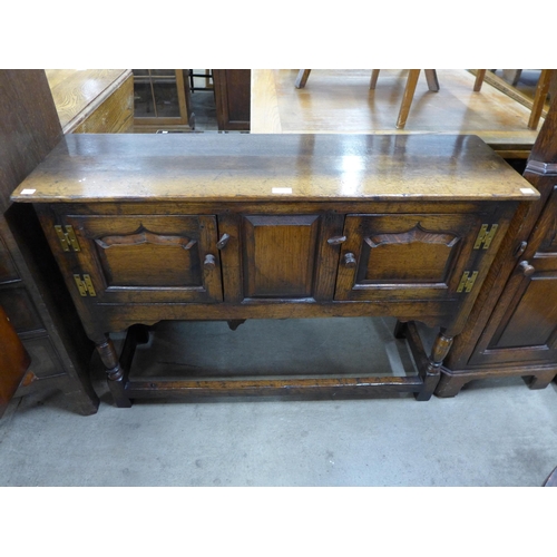 86 - A Titchmarsh & Goodwin style Ipswich oak dresser