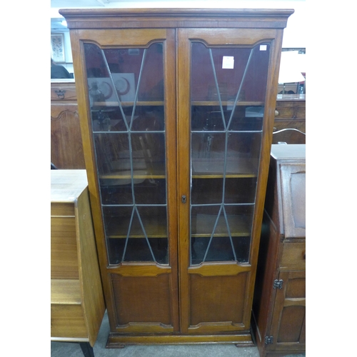 92 - An early 20th Century mahogany two door bookcase