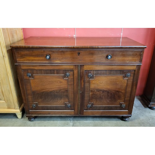 77 - A George IV Gillows style fitted mahogany press cupboard. With non-transferable Standard Ivory Exemp... 