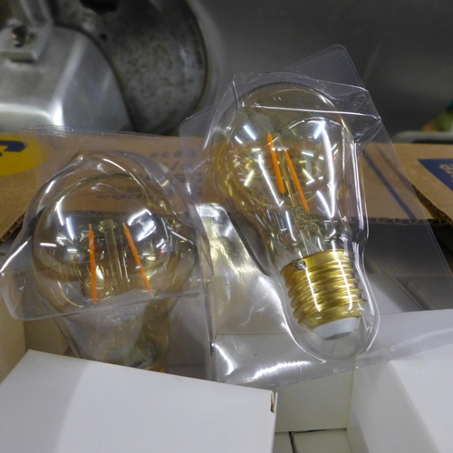 2517 - A box of mixed LED light bulbs