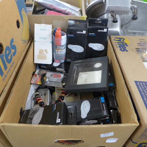 2518 - A box of miscellaneous unused items