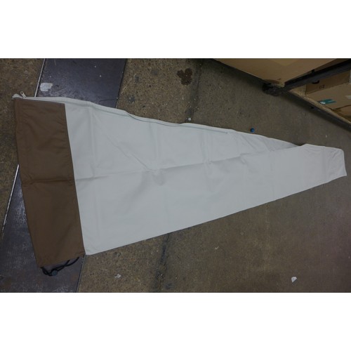 2513 - Approximately 20 heavy duty parasol covers