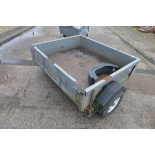 2547 - A 160cm/135cm trailer with two extra mudguards On view Friday 9.30-4.45 and from 9.00am Saturday - t... 