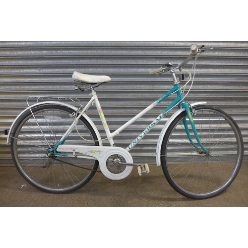 2205 - A Universal Cycles La Riviera women's City bike