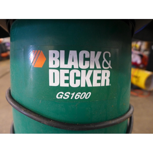 2264 - A Black & Decker GS1600 garden shredder W