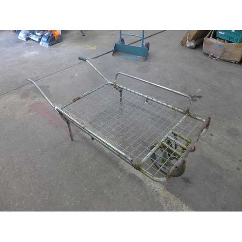 2274 - A garden metal trolley