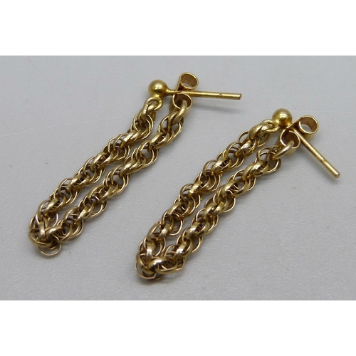 1050 - A pair of 9ct gold chain link earrings, 1.8g