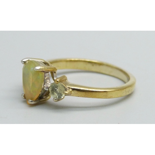 1052 - A silver gilt and Ethiopian opal ring, L