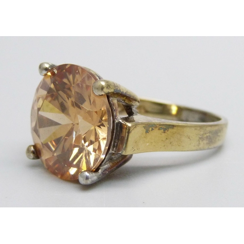 1053 - A silver gilt and citrine ring, N/O