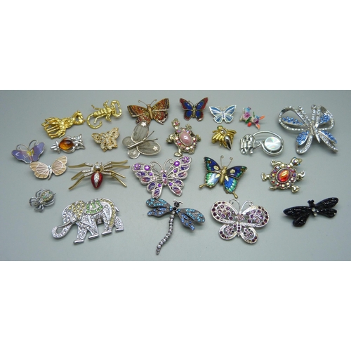 1068 - Twenty-four butterfly and animal brooches