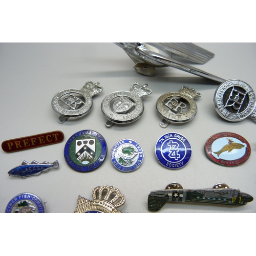 1071 - Assorted badges including Police and angling