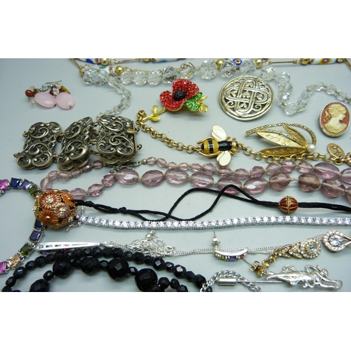 1072 - Costume jewellery