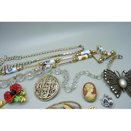 1072 - Costume jewellery