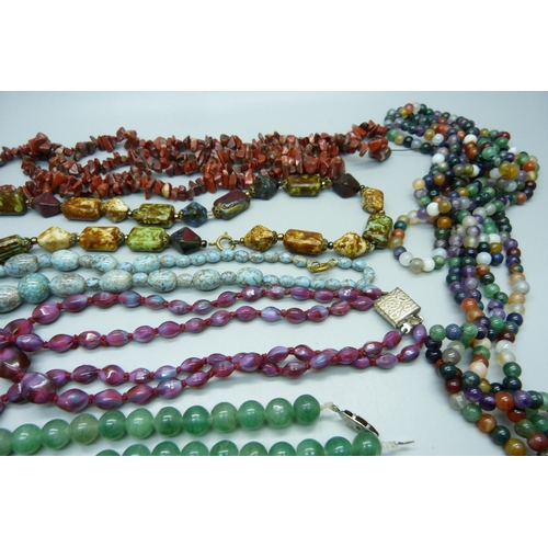 1073 - A collection of hardstone bead necklets