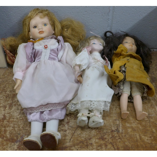 1083 - Three dolls **PLEASE NOTE THIS LOT IS NOT ELIGIBLE FOR POSTING AND PACKING**