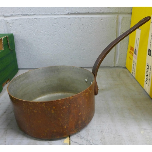 1095 - A copper saucepan **PLEASE NOTE THIS LOT IS NOT ELIGIBLE FOR POSTING AND PACKING**