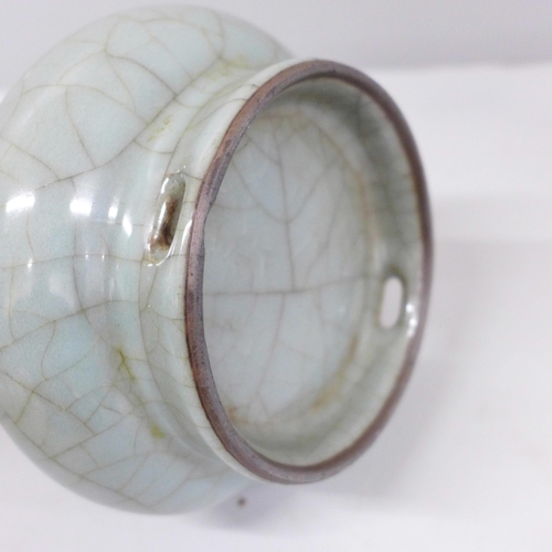 610 - A Chinese celadon crackle-glaze vase, 22cm