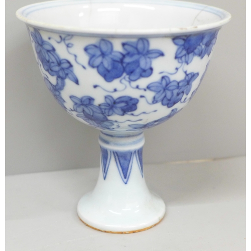 620 - A Chinese blue and white stem cup, four character mark to base, 10cm, a/f, hairline cracks to rim