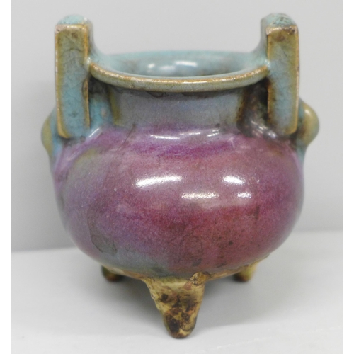 621 - A small Chinese incense burner censer, 9cm