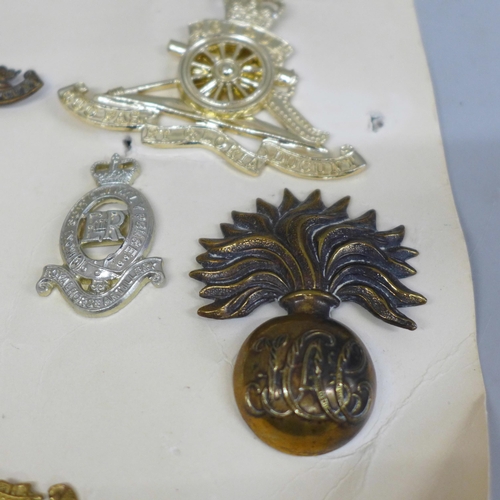 656 - A collection of Royal Artillery cap badges