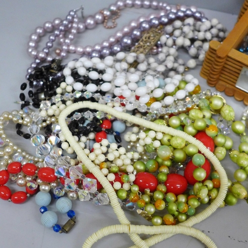 664 - A box and bag of vintage costume jewellery