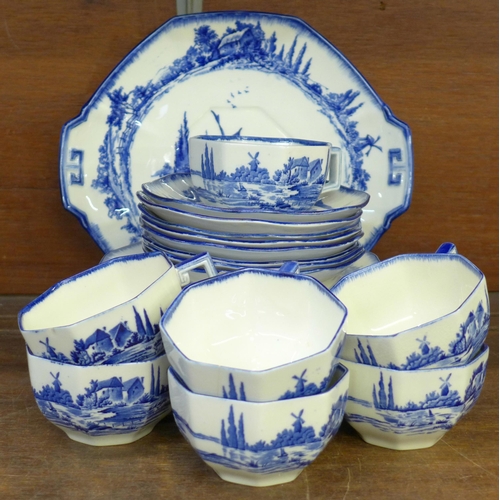 685 - A Royal Doulton Norfolk tea set, eight setting, lacking one cup, some items chipped **PLEASE NOTE TH... 