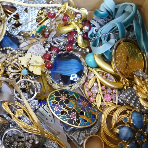 693 - A box of costume jewellery