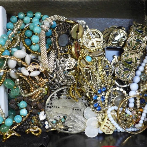 713 - A box of costume jewellery, etc.