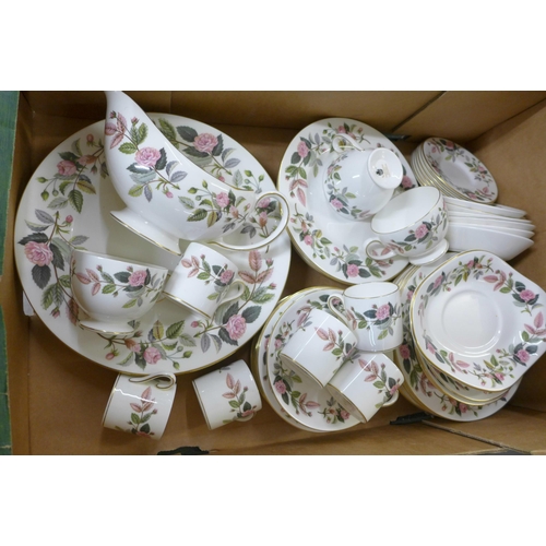 786 - Wedgwood Hathaway Rose tea and dinnerwares **PLEASE NOTE THIS LOT IS NOT ELIGIBLE FOR POSTING AND PA... 