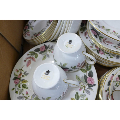 786 - Wedgwood Hathaway Rose tea and dinnerwares **PLEASE NOTE THIS LOT IS NOT ELIGIBLE FOR POSTING AND PA... 