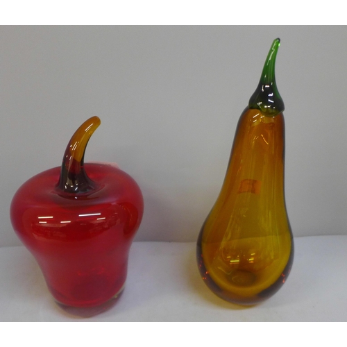 809 - Two pieces of glass shaped as fruit
**PLEASE NOTE THIS LOT IS NOT ELIGIBLE FOR POSTING AND PACKING**