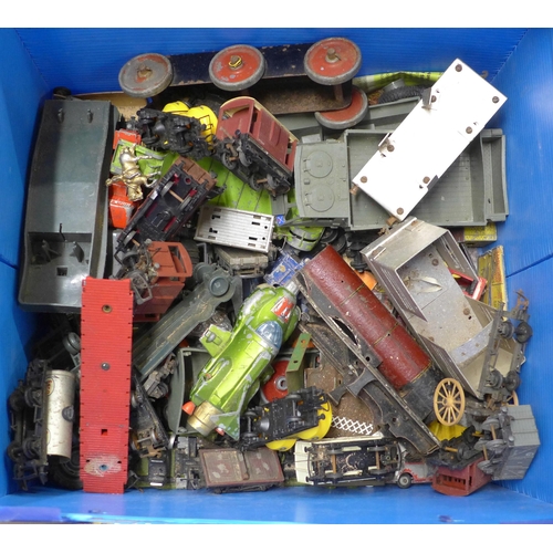 837 - Model railway O and OO gauge and vehicles, Airfix, Corgi etc. metal and plastic, spares, etc.