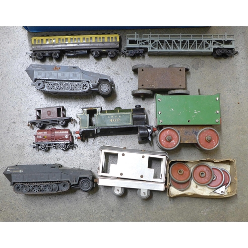 837 - Model railway O and OO gauge and vehicles, Airfix, Corgi etc. metal and plastic, spares, etc.