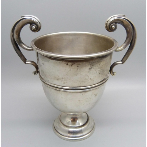 862 - A silver trophy, Birmingham 1925, 117g, height with handles 13.5cm