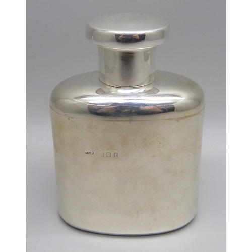 871 - A silver travel perfume bottle, London 1920, 95g