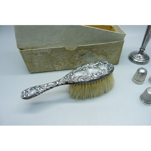 882 - A silver posy vase, five silver thimbles and a small silver backed brush