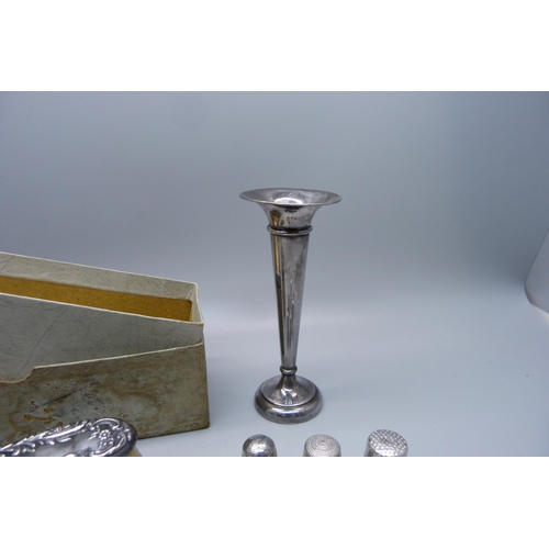 882 - A silver posy vase, five silver thimbles and a small silver backed brush