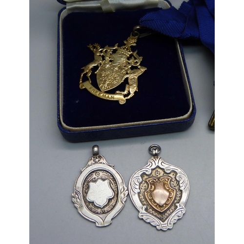 895 - Two silver cigarette cases, two silver fob medals, a silver vesta case and a silver Freeman medallio... 