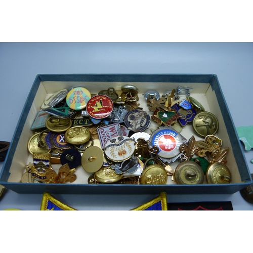 896 - A collection of badges, buttons, etc.