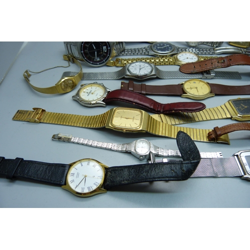 909 - A collection of wristwatches including Pulsar, Accurist, Seiko, Police, Citizen, etc.