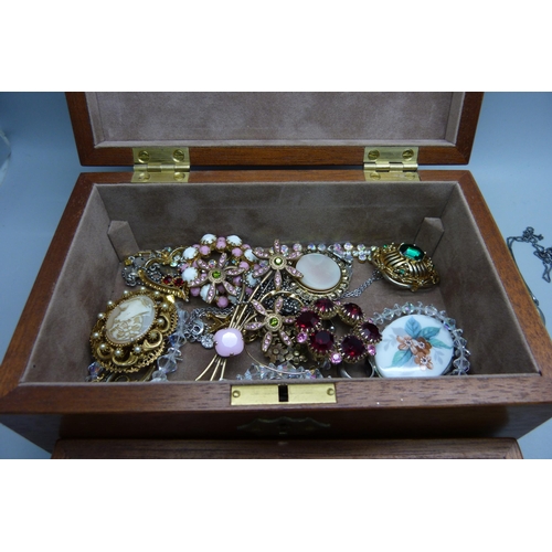 911 - Vintage and other jewellery including some silver, a gold back and front locket, brooches including ... 