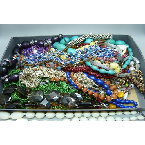 933 - Bead necklets